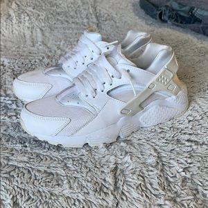 white nike huaraches